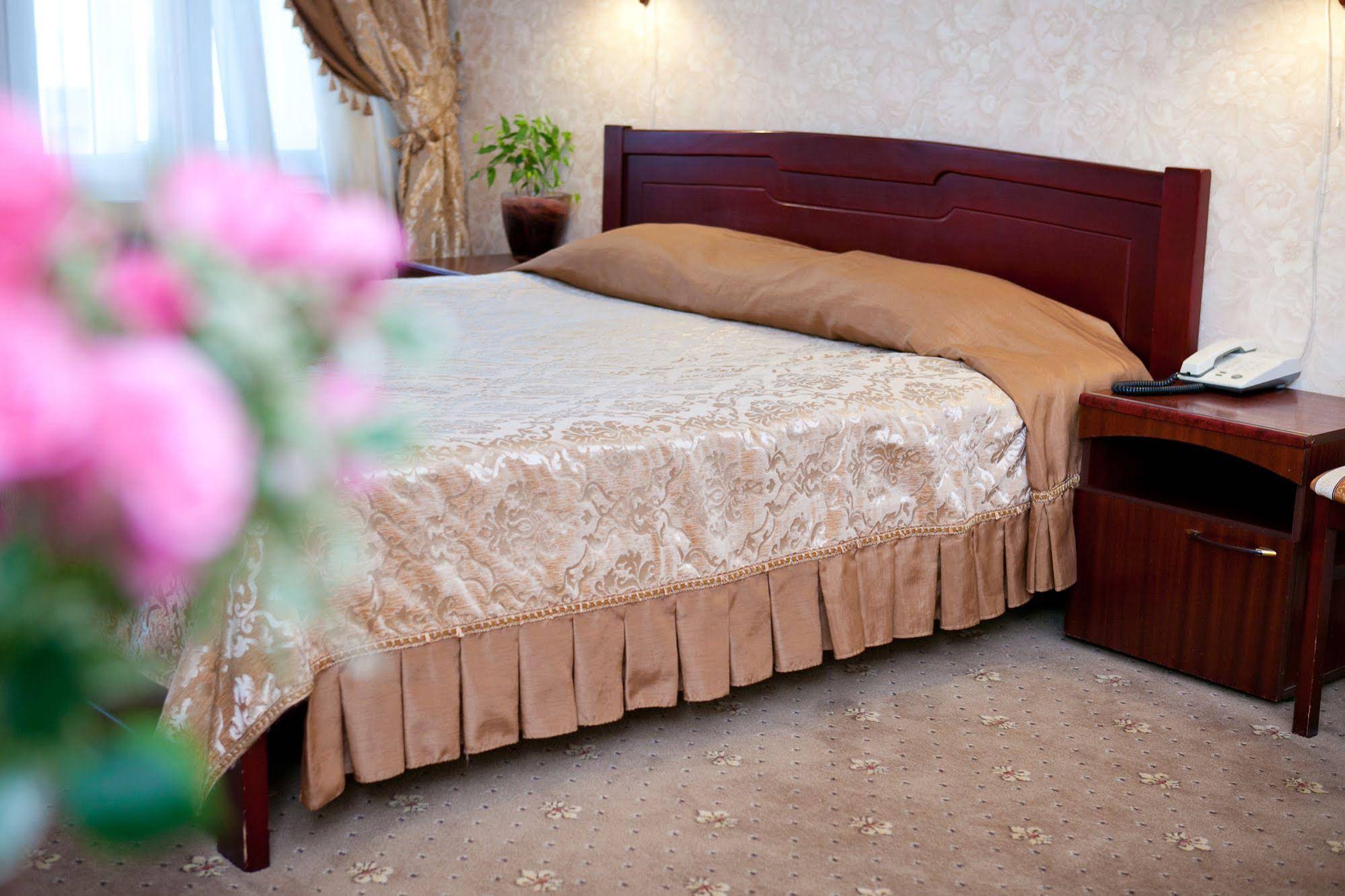 U Zolotykh Vorot Hotel