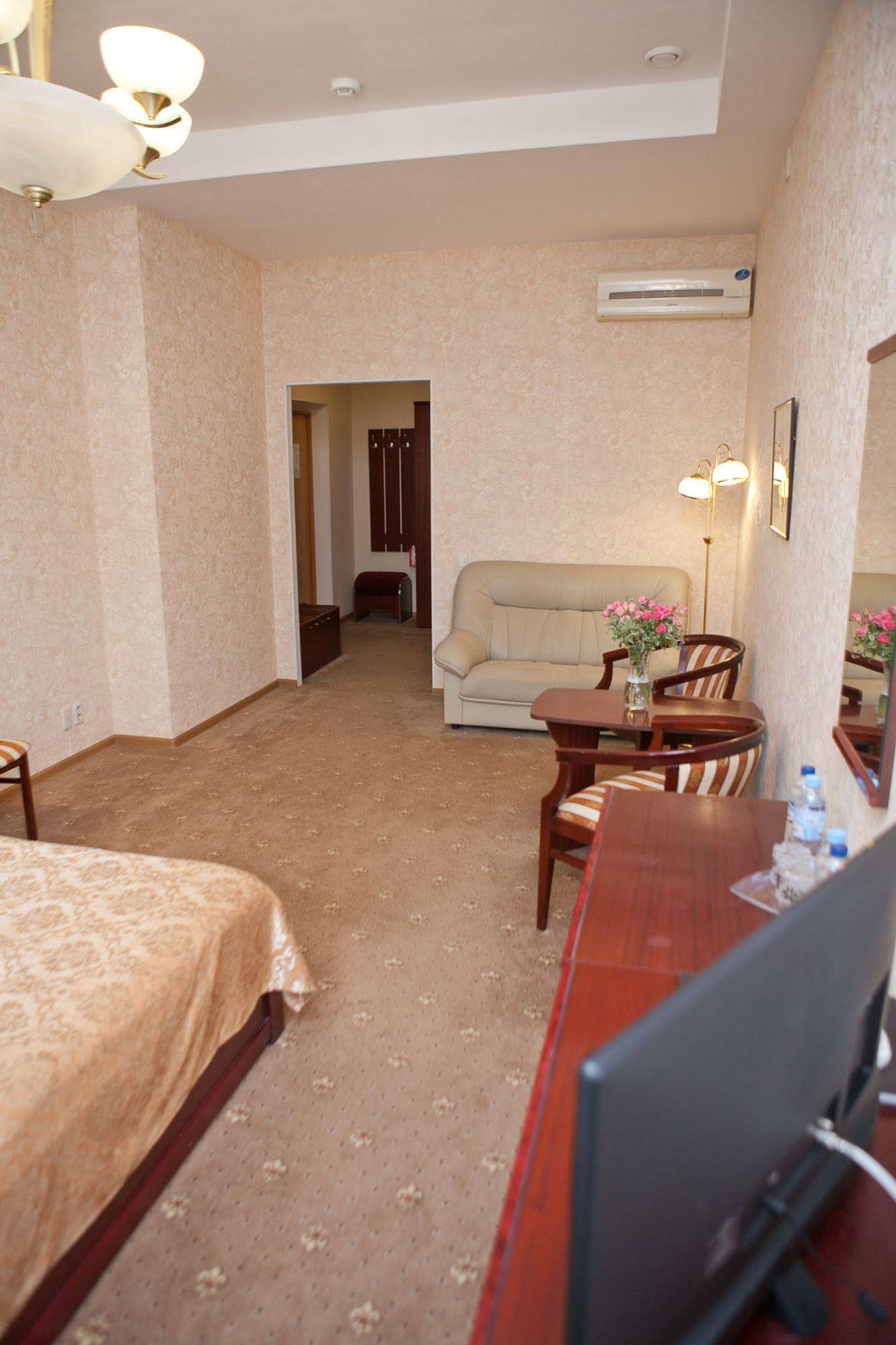 U Zolotykh Vorot Hotel