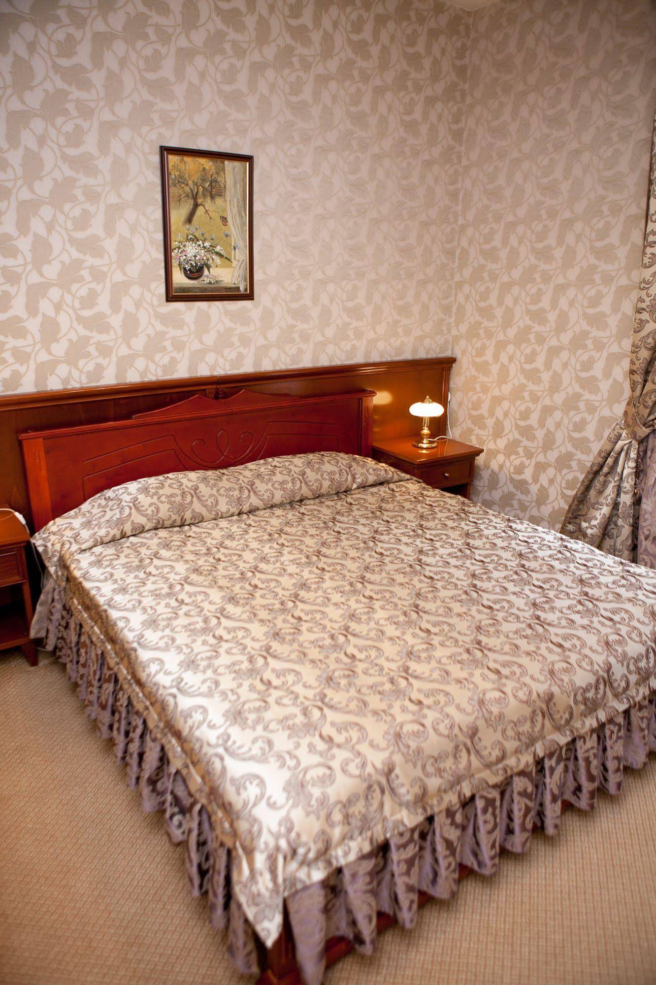 U Zolotykh Vorot Hotel
