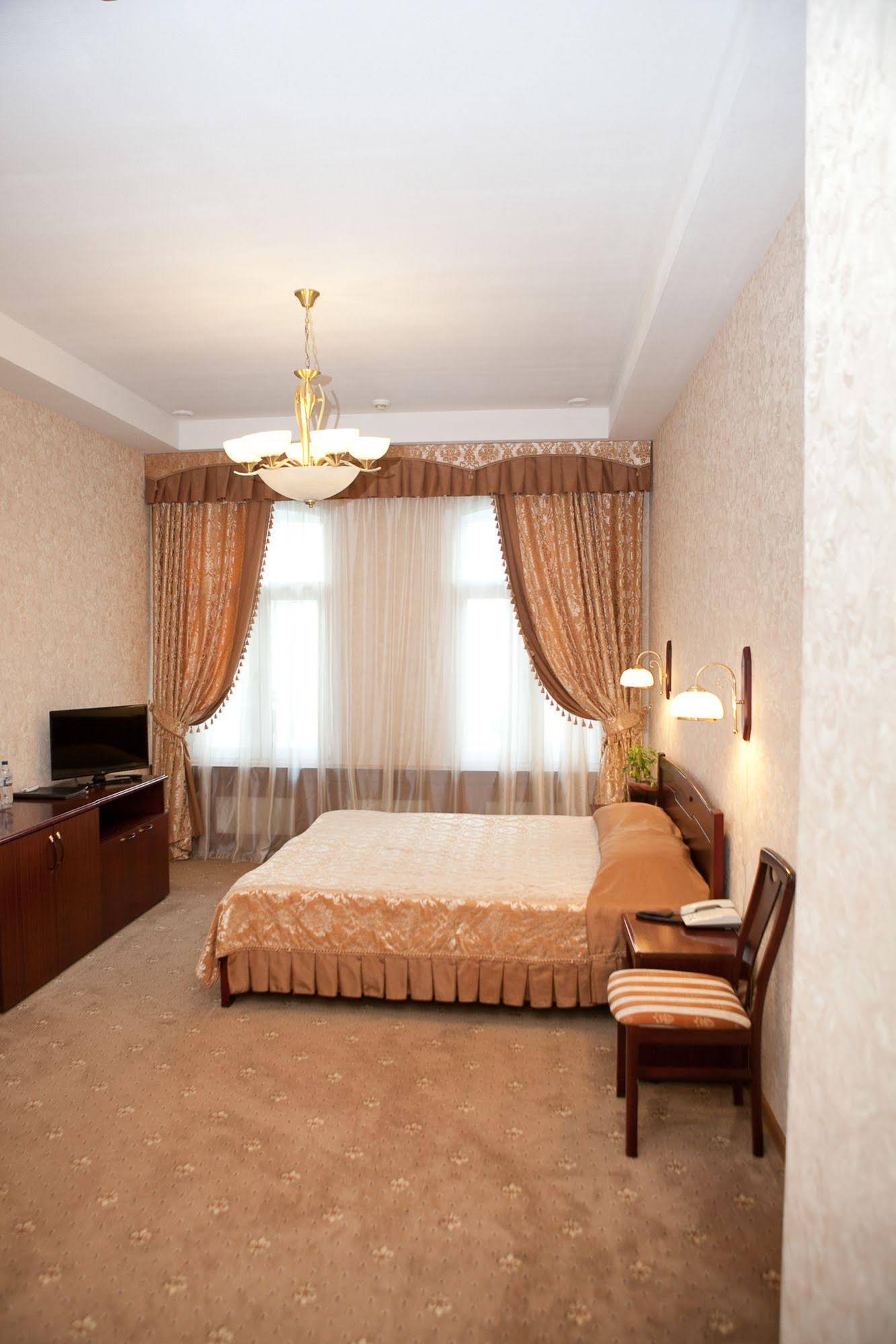 U Zolotykh Vorot Hotel
