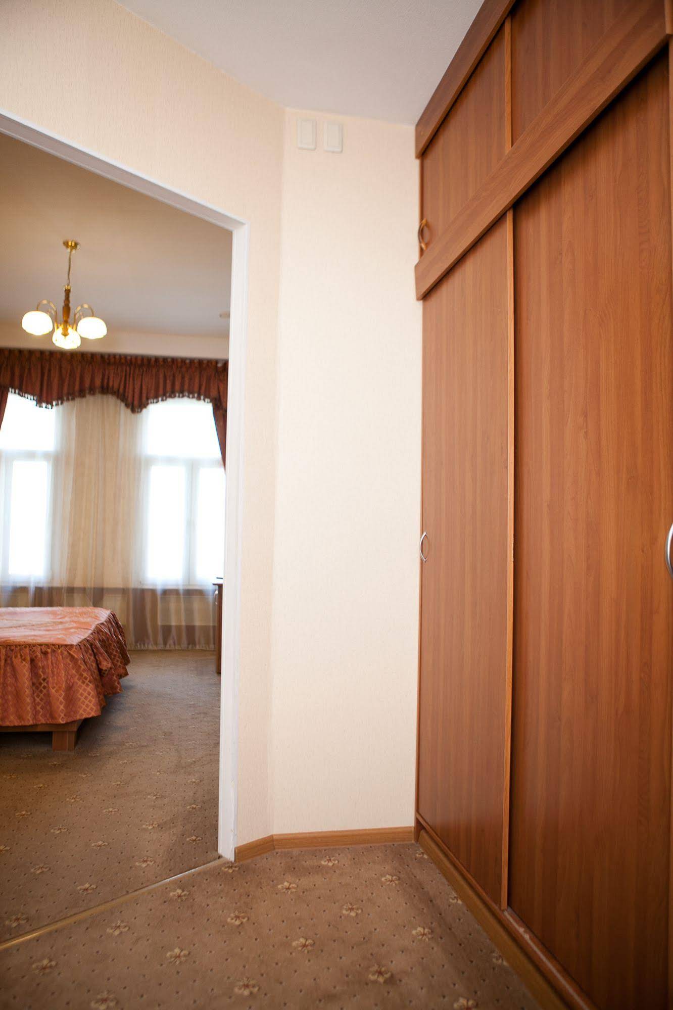 U Zolotykh Vorot Hotel