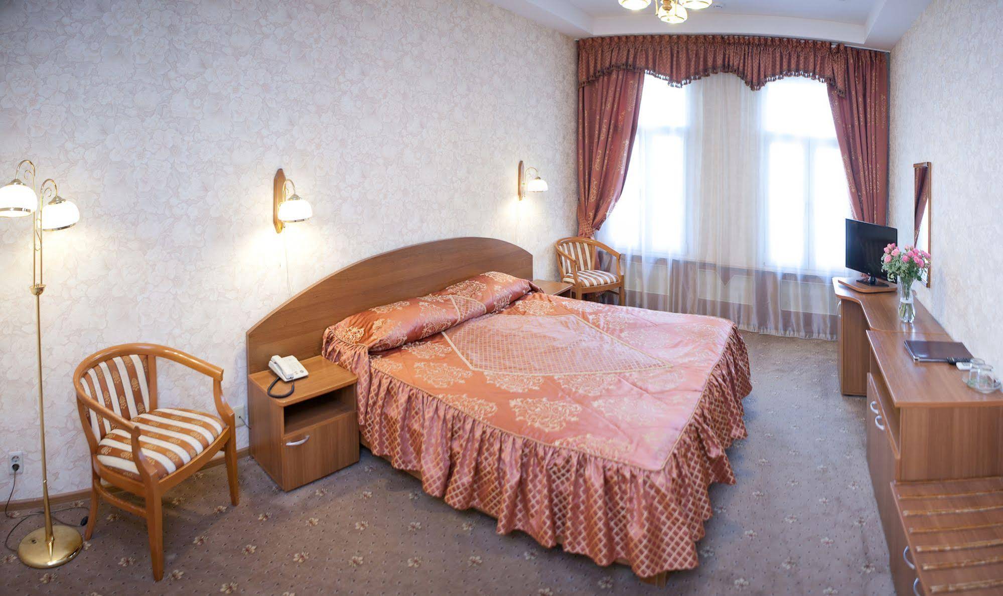 U Zolotykh Vorot Hotel