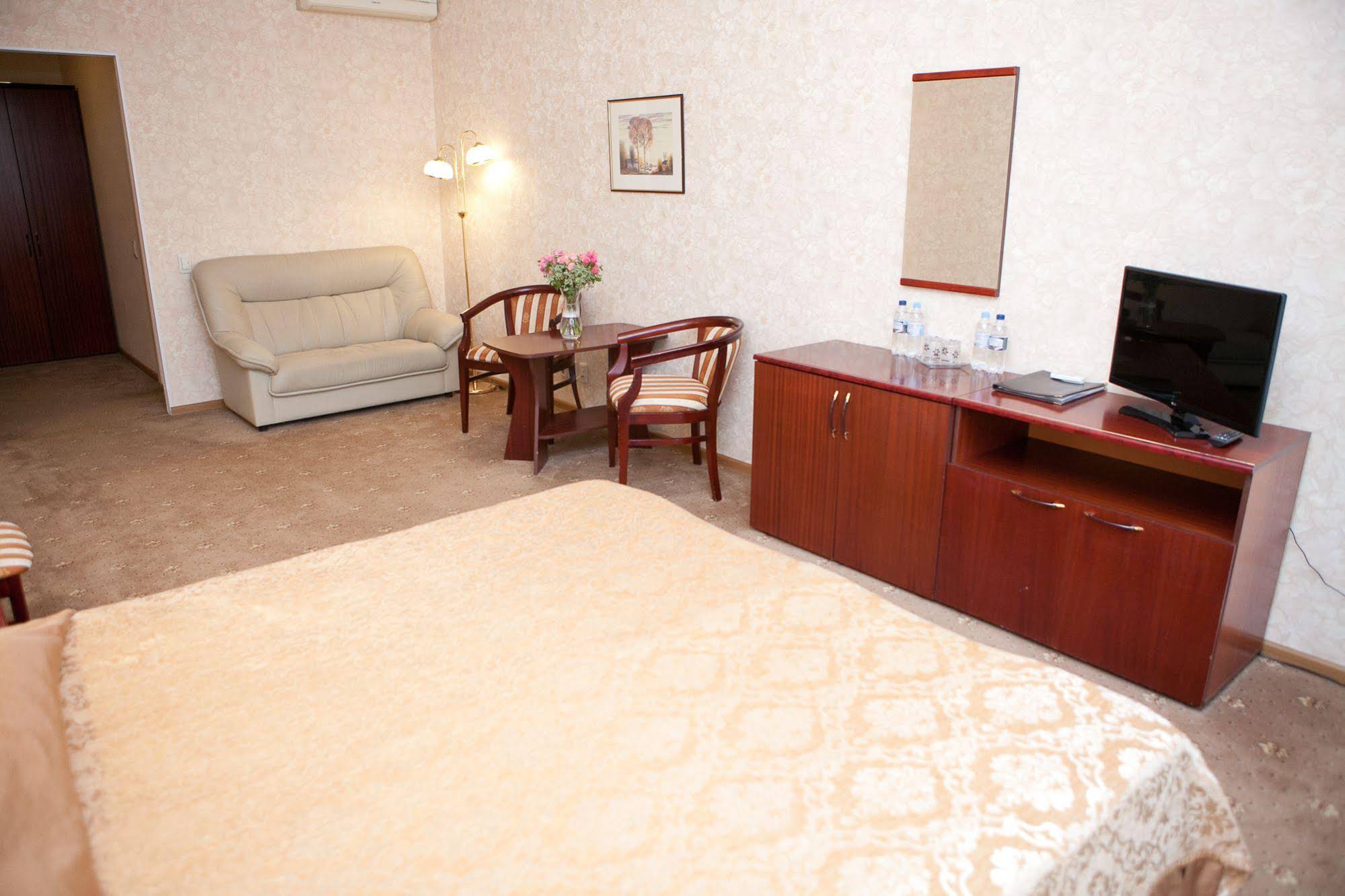 U Zolotykh Vorot Hotel