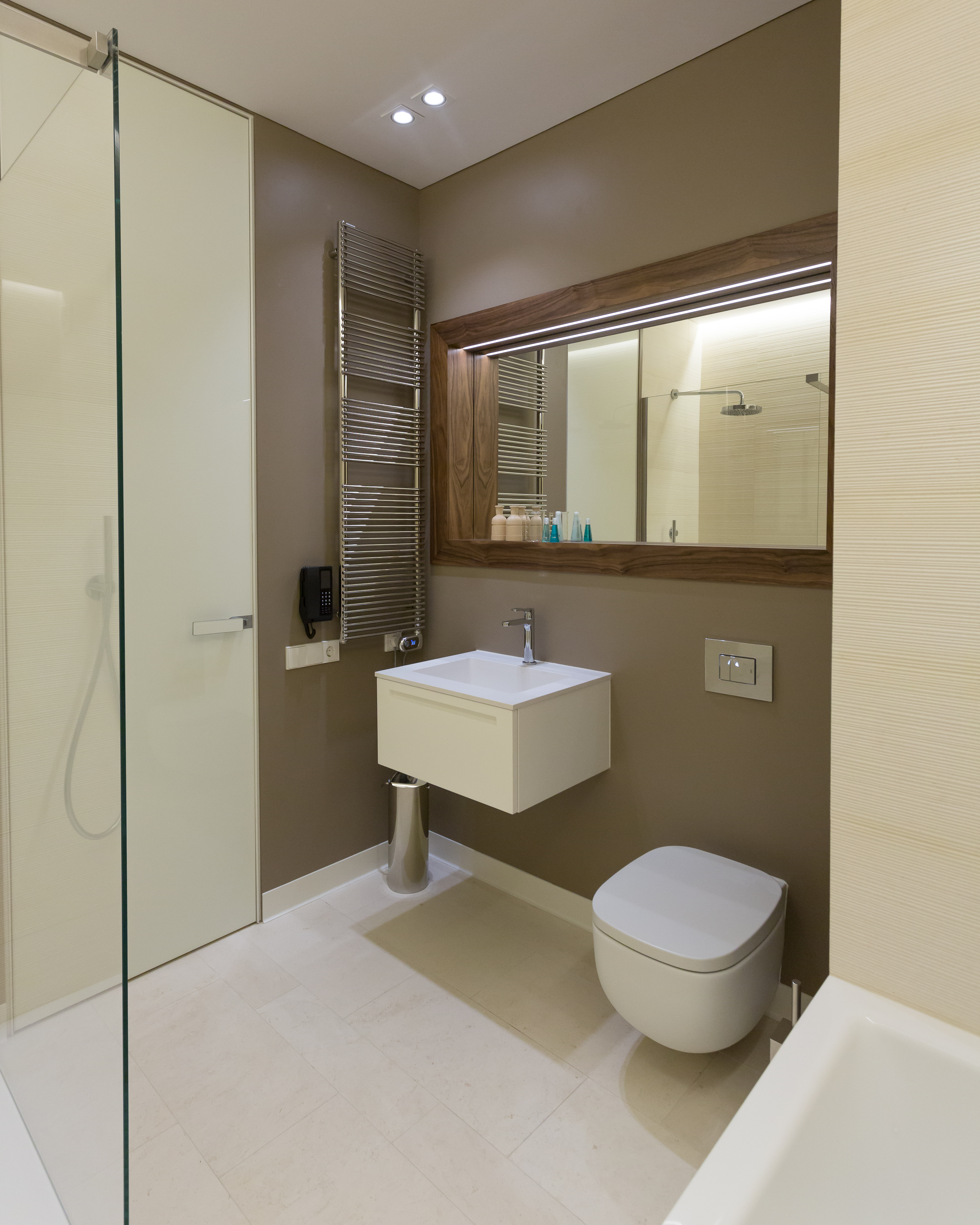 Crystal House Suite Hotel & Spa