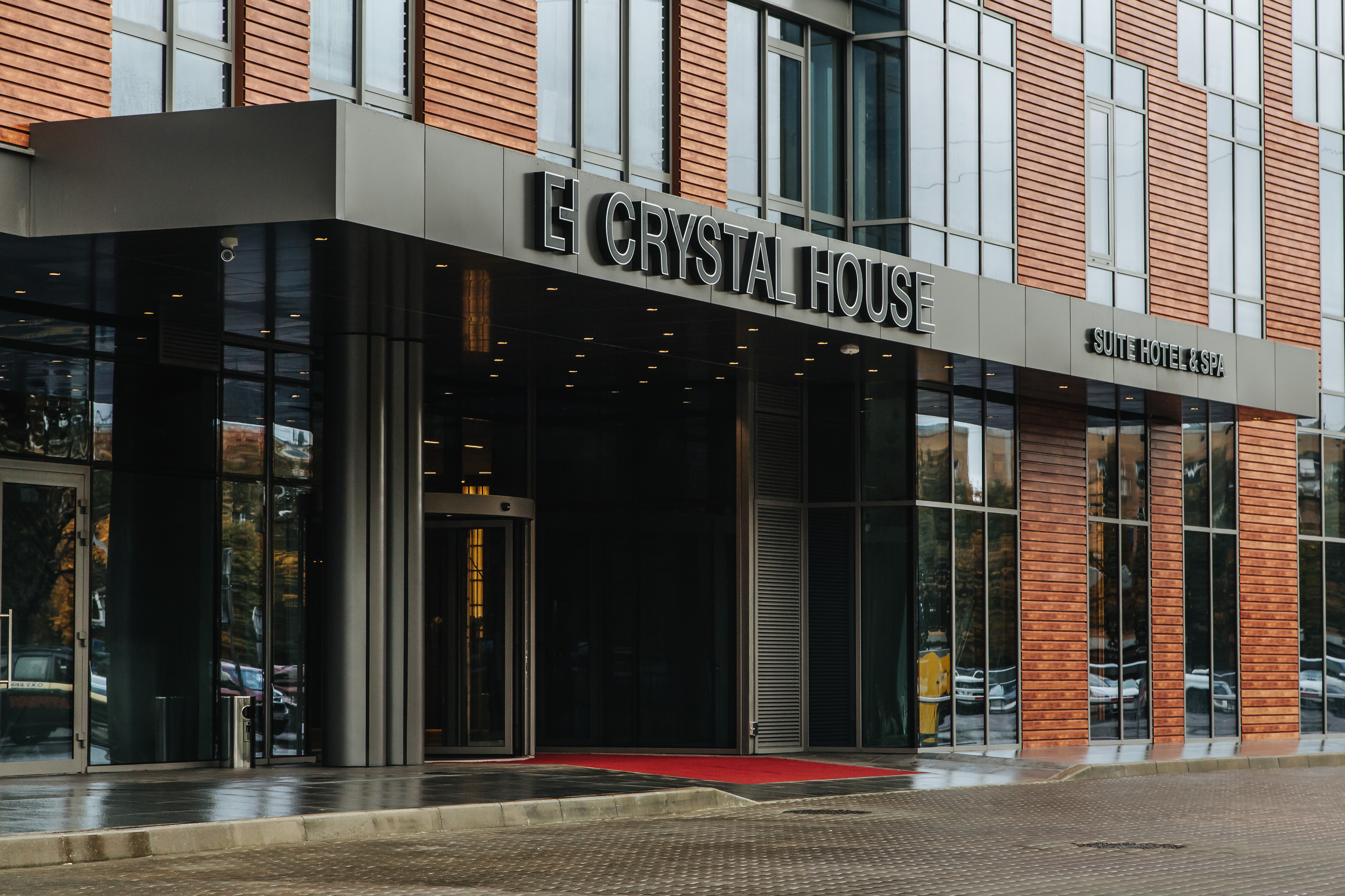 Crystal House Suite Hotel & Spa