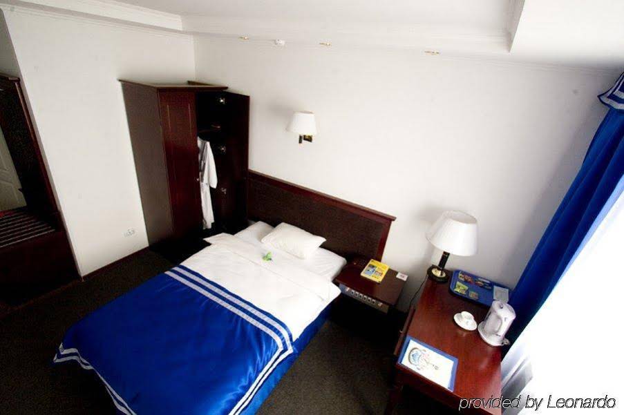 Hotel Equator