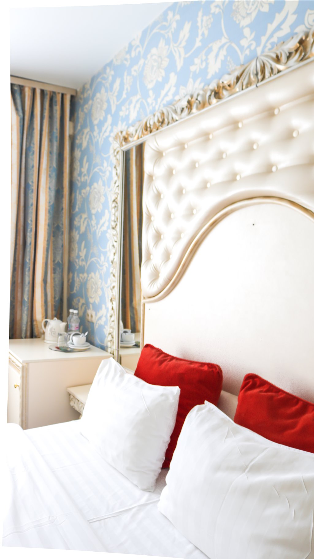 Gallery Voyage Hotel