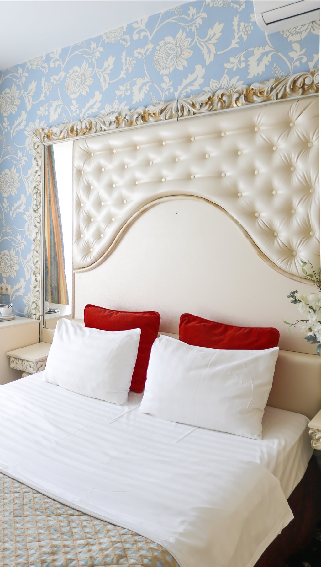 Gallery Voyage Hotel