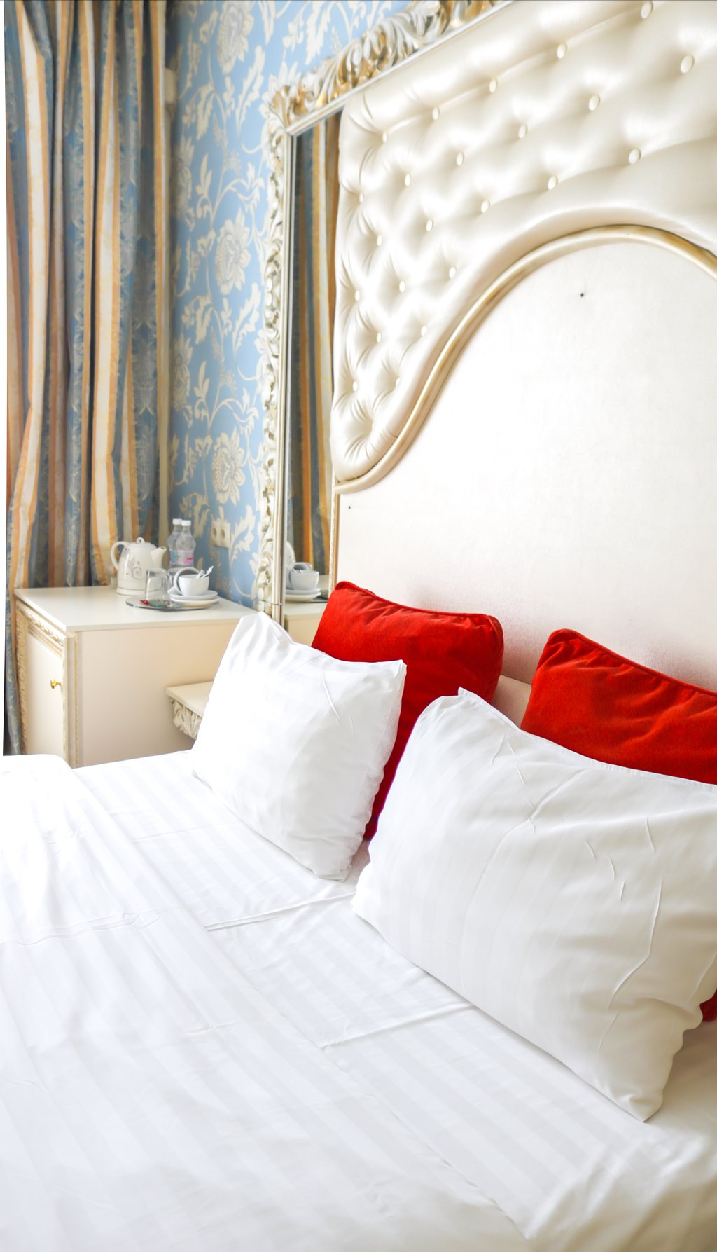 Gallery Voyage Hotel