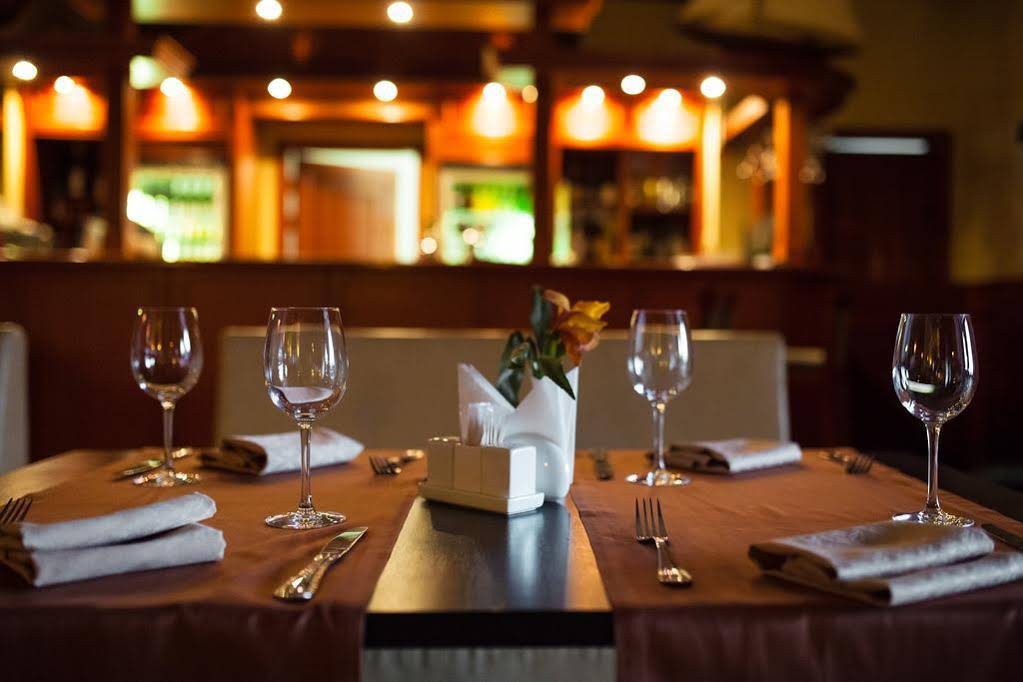 Novy Bereg Hotel Yacht Club