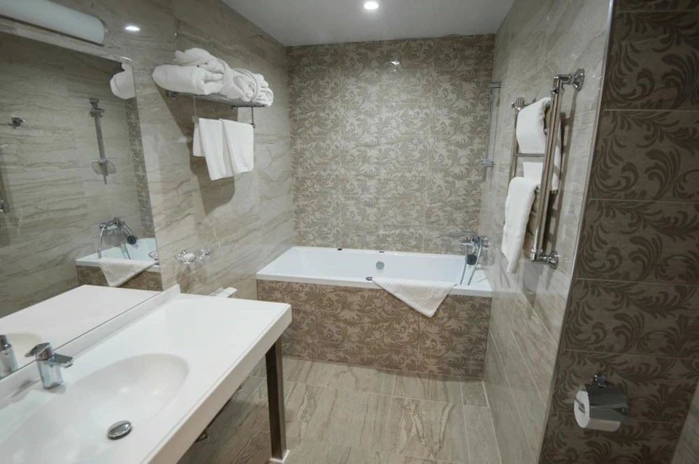 Iskra Hotel