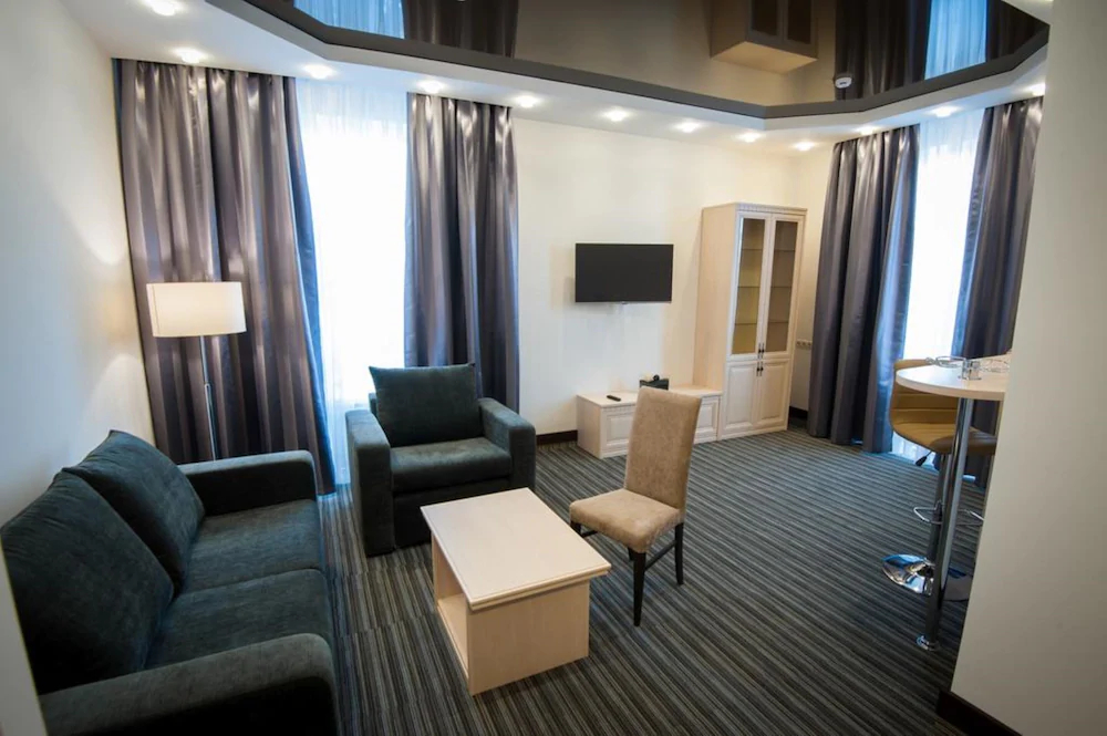 Iskra Hotel