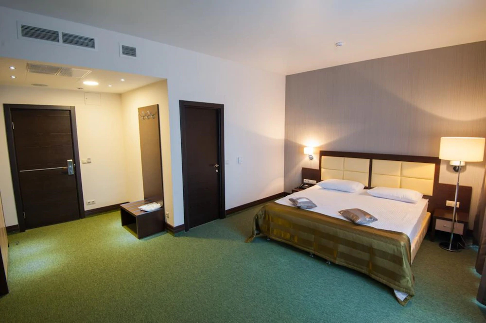 Iskra Hotel