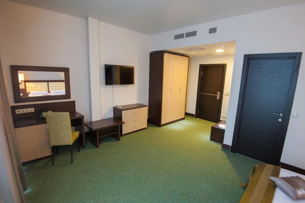 Iskra Hotel