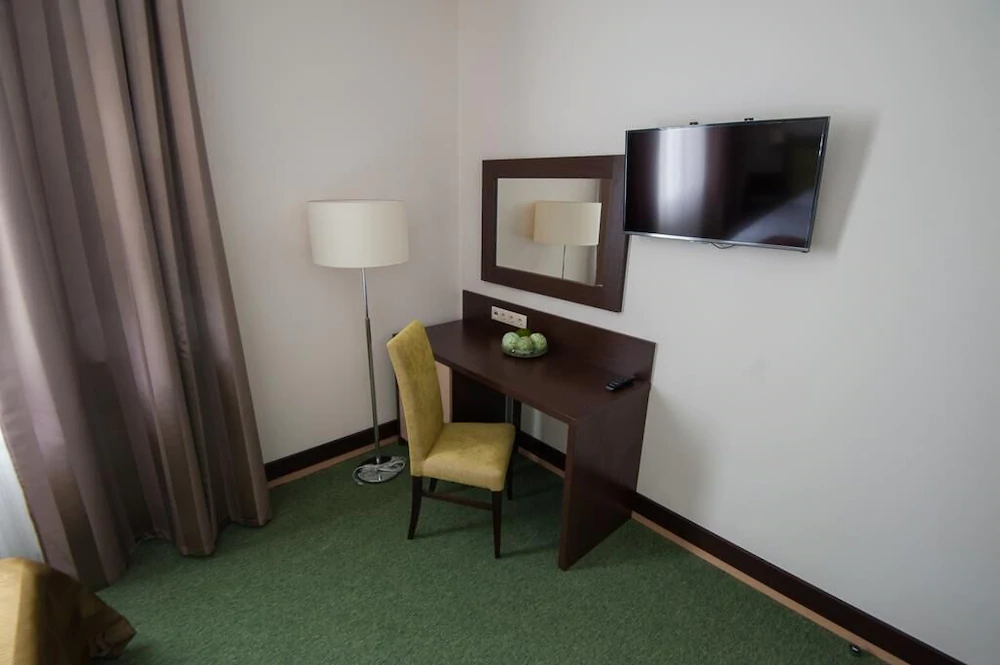 Iskra Hotel
