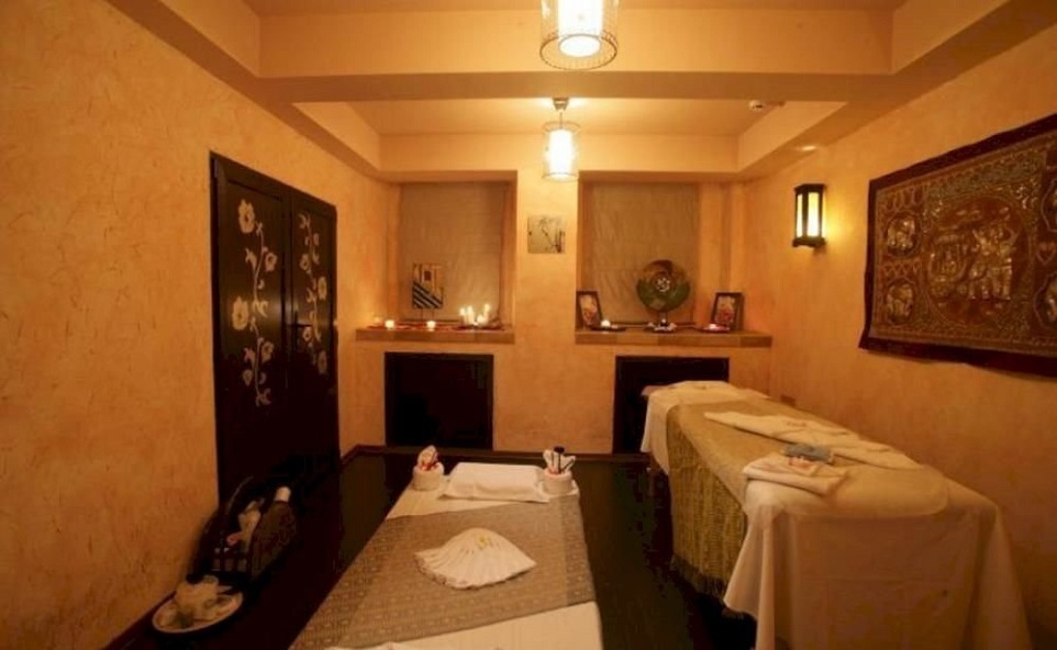 B60 Hotel