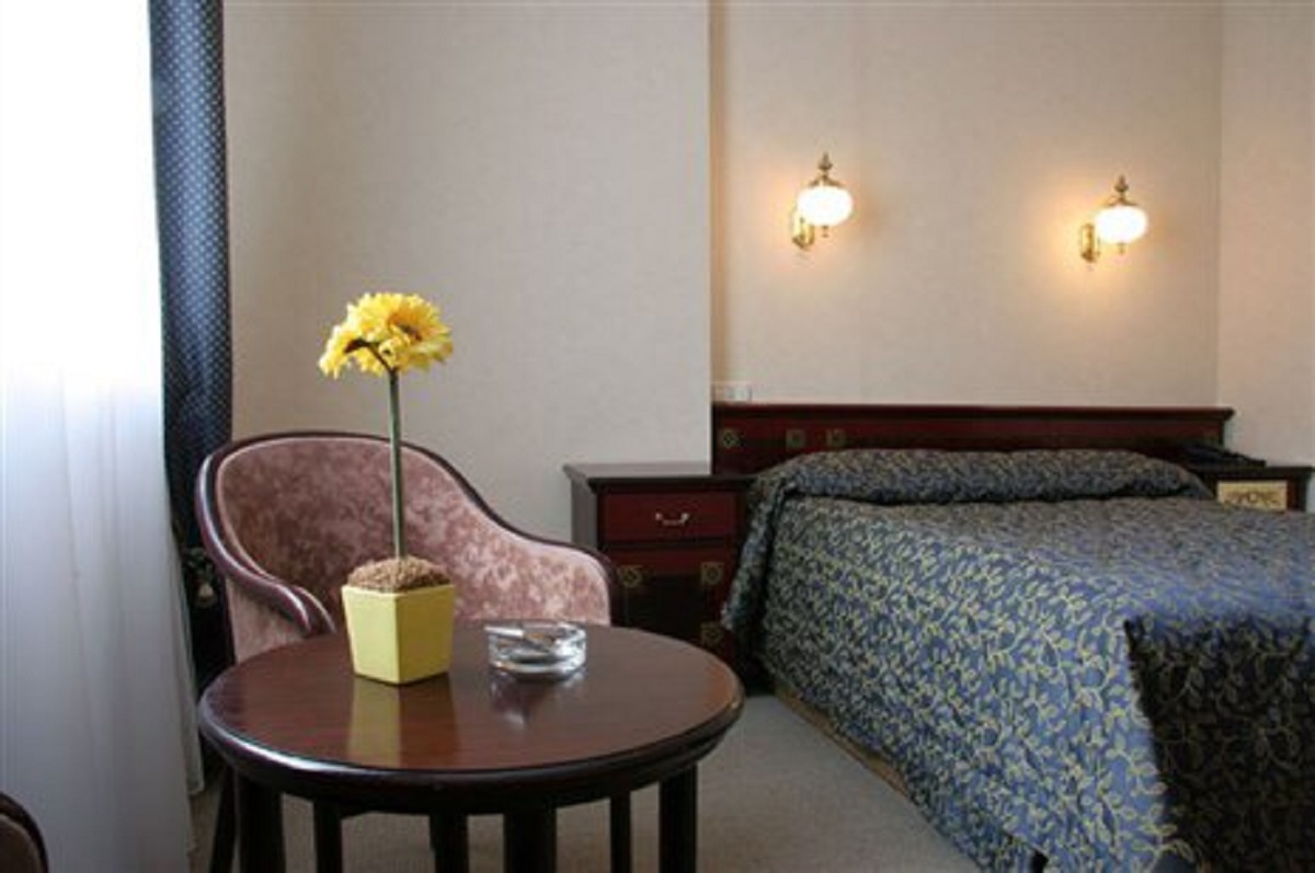 B60 Hotel