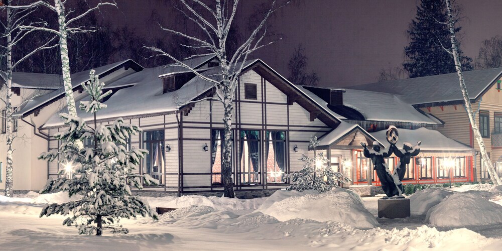 Arthurs Village & Spa Hotel