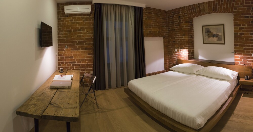 Brick Design Hotel
