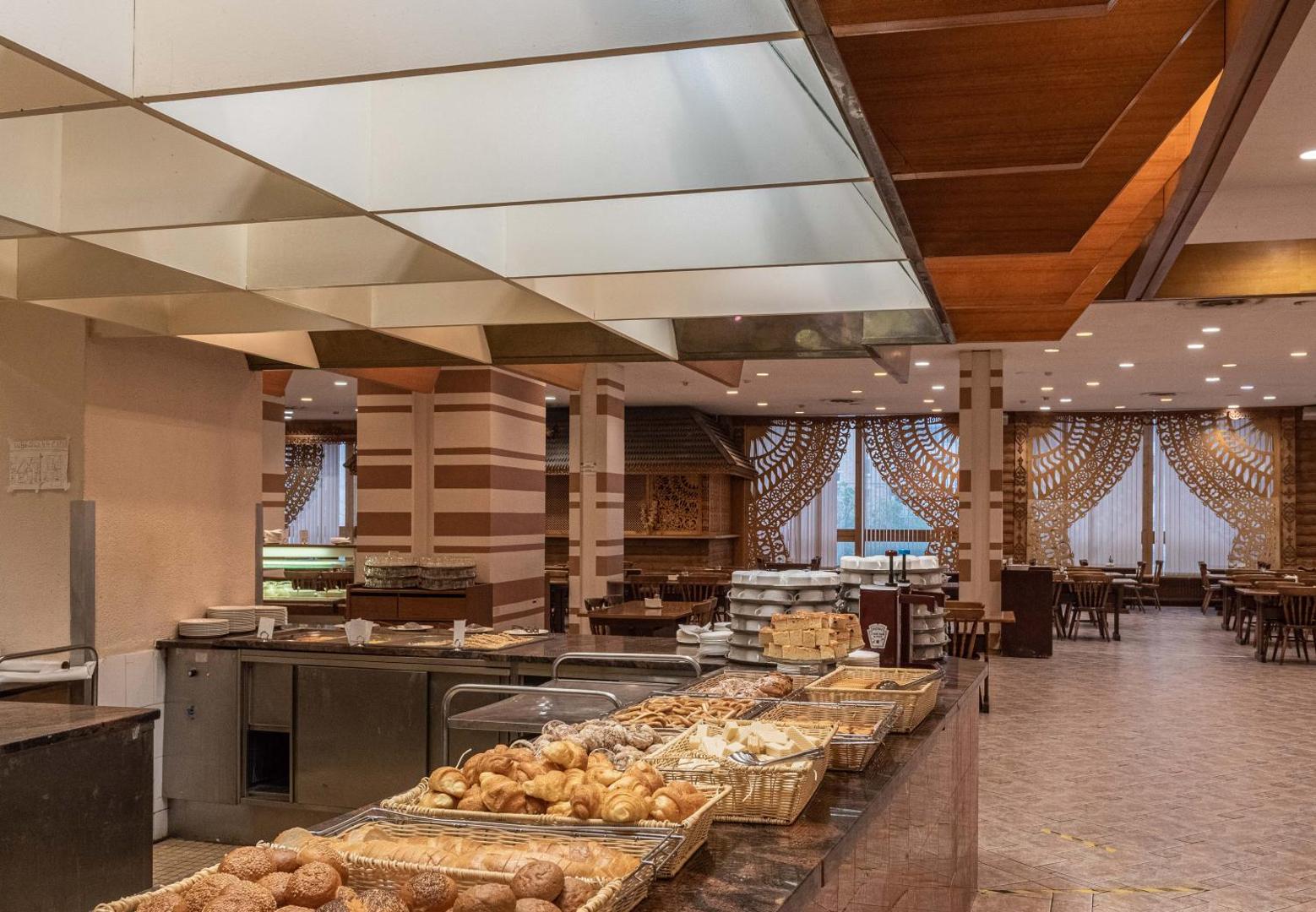 Cosmos Moscow VDNH Hotel