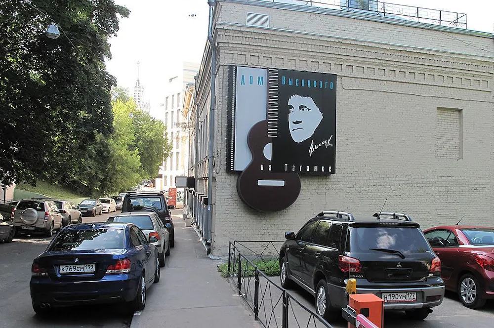 Croissant Bakery and Hotel