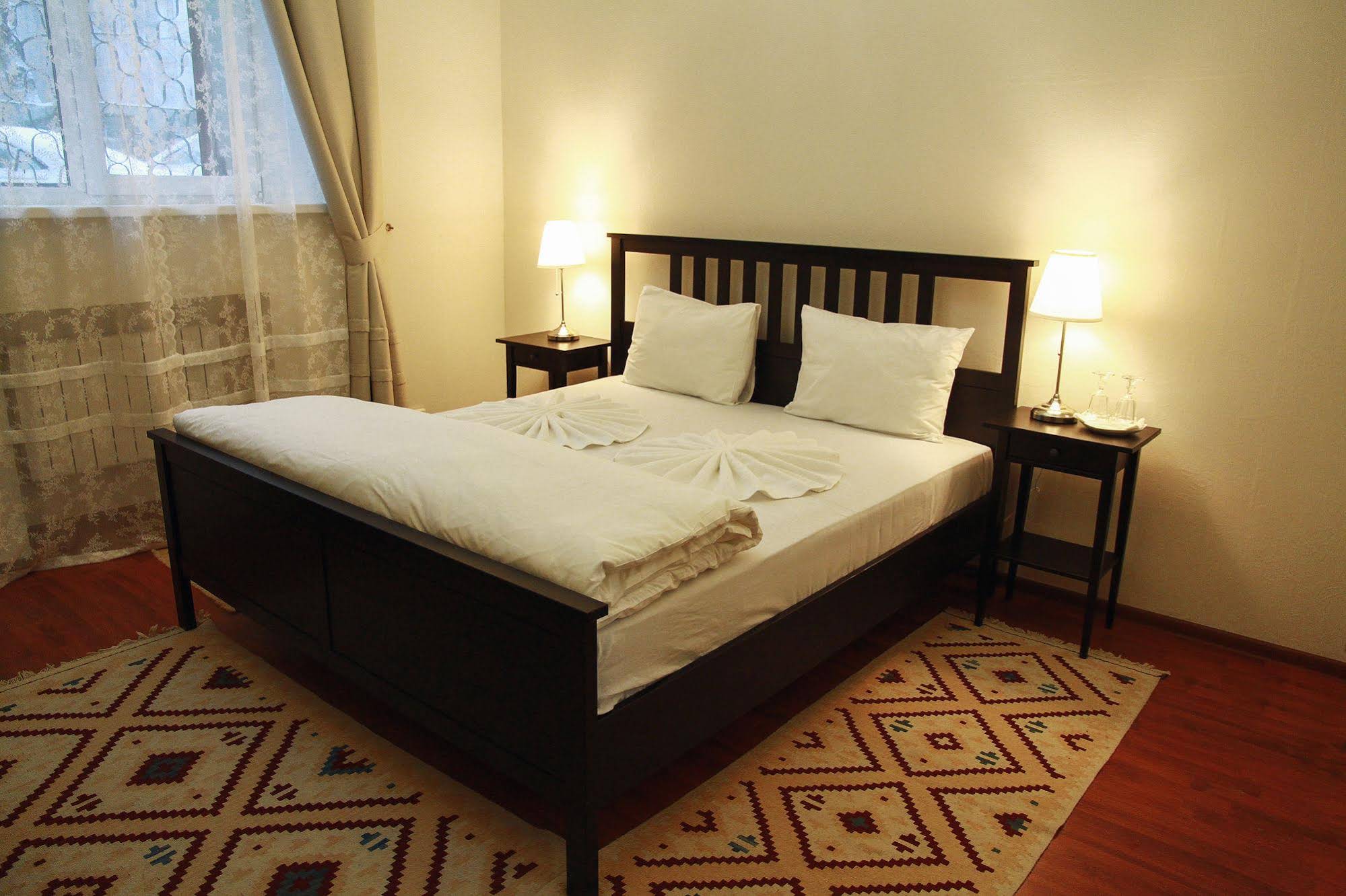 Crossroads Hotel