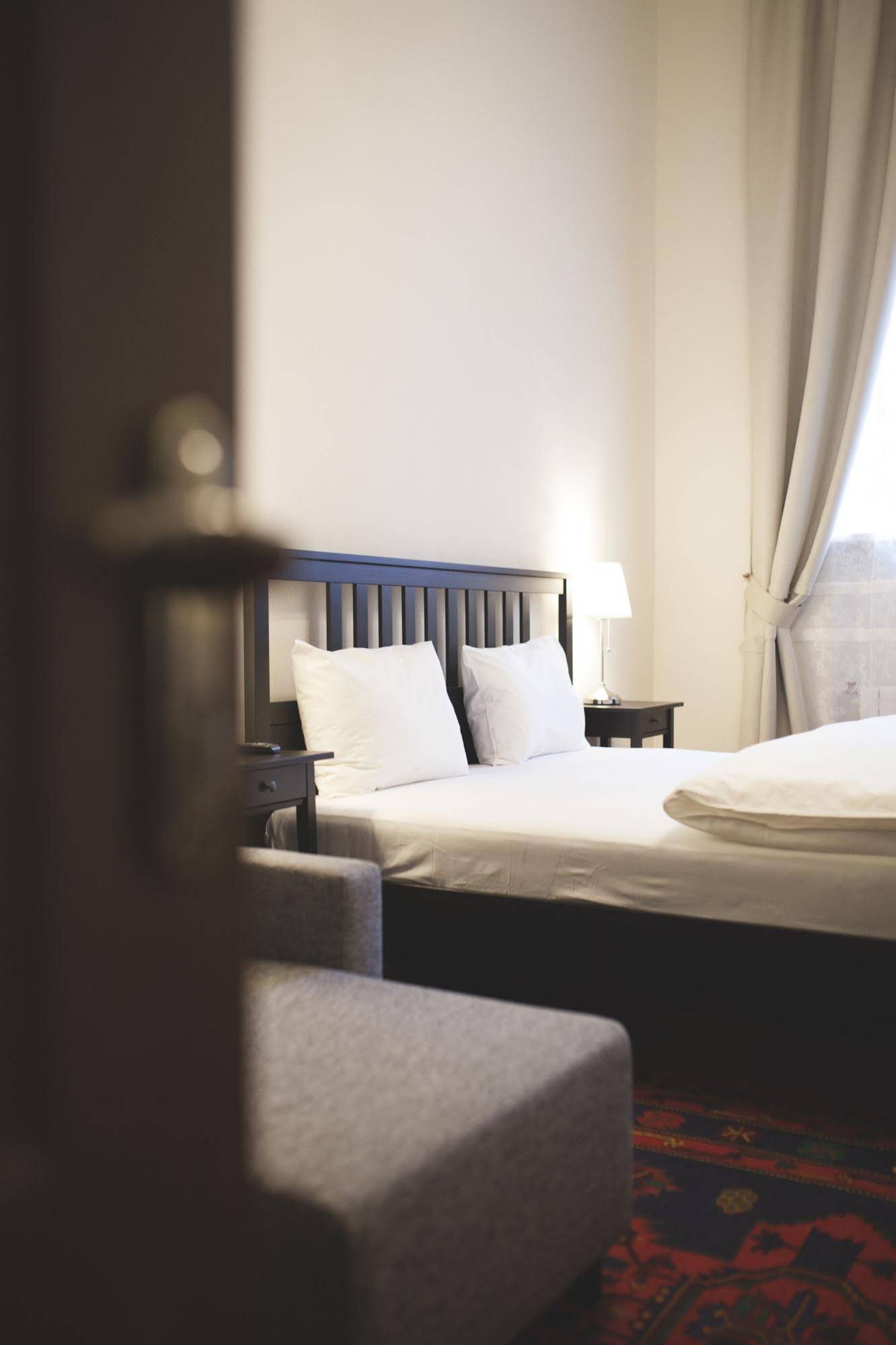 Crossroads Hotel
