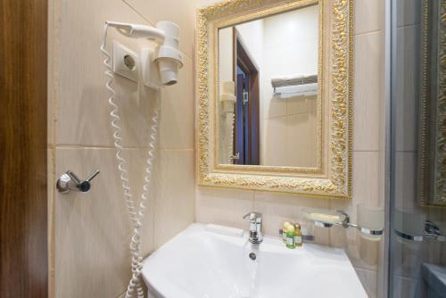 Gallery Grand Hotel