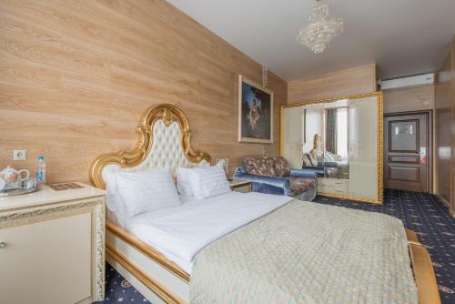 Gallery Grand Hotel