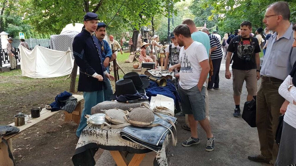 Hostel Time at the Red Gate