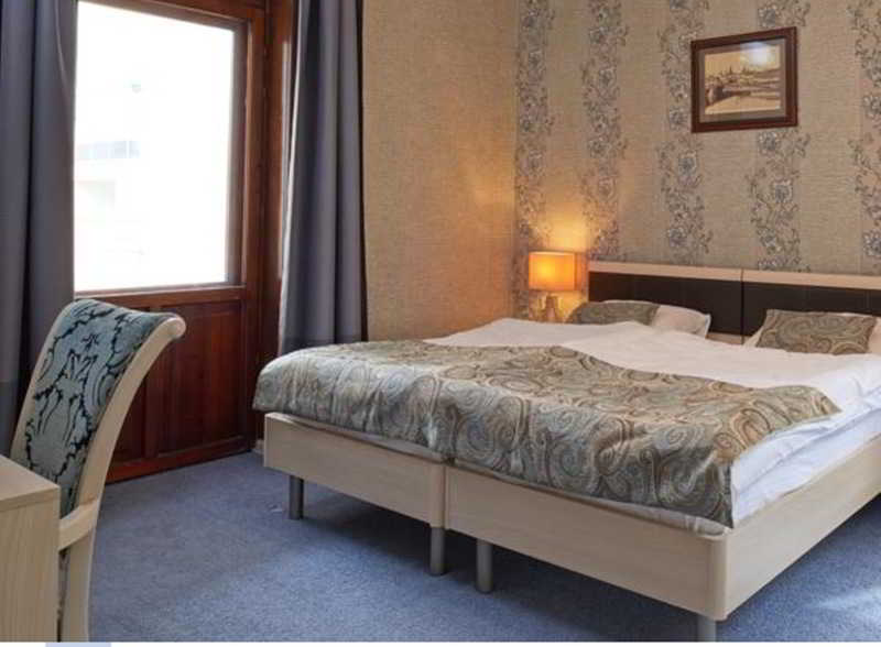 Hotel Circus