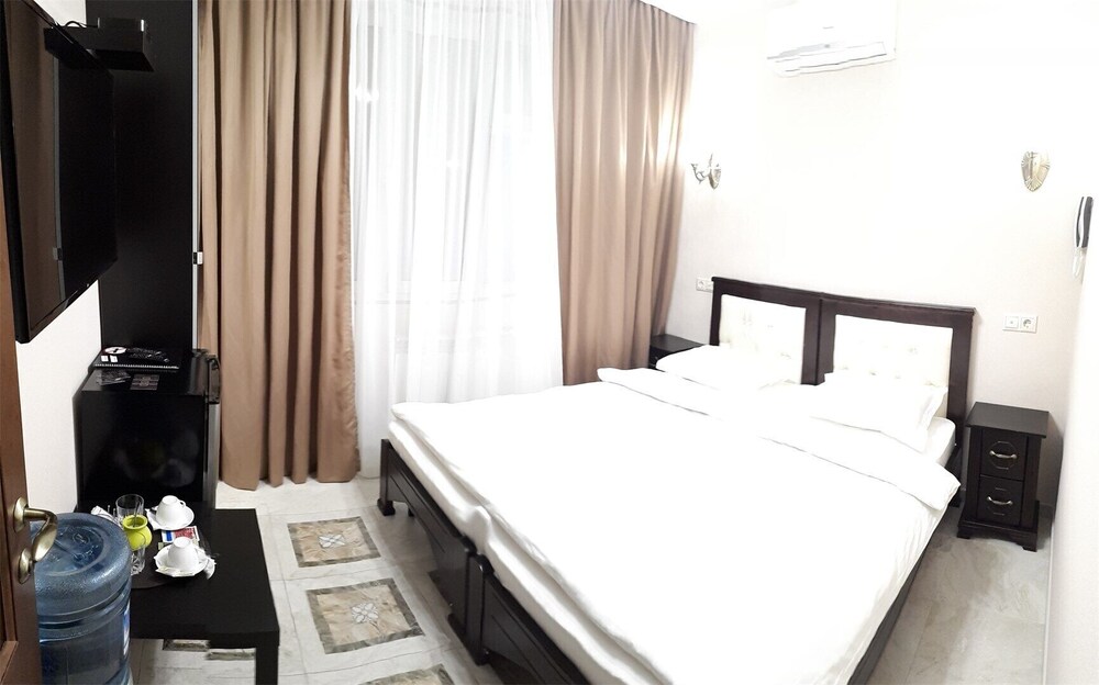 Hotel Day and Night On Profsoyuznoy