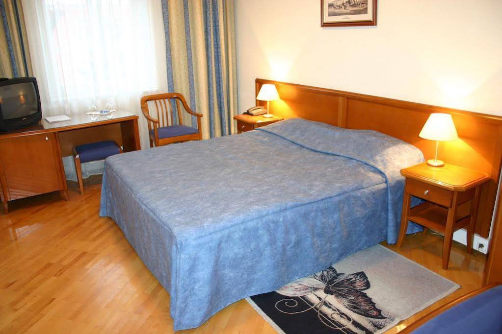 Hotel Ozerkovskaya
