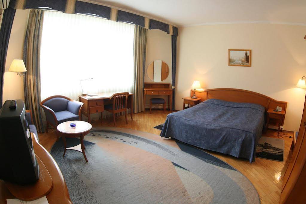 Hotel Ozerkovskaya