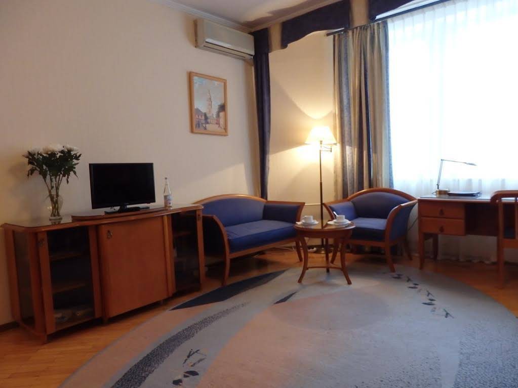 Hotel Ozerkovskaya