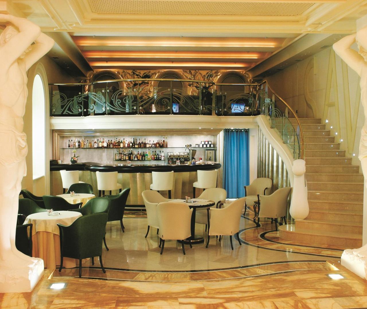 Hotel Savoy