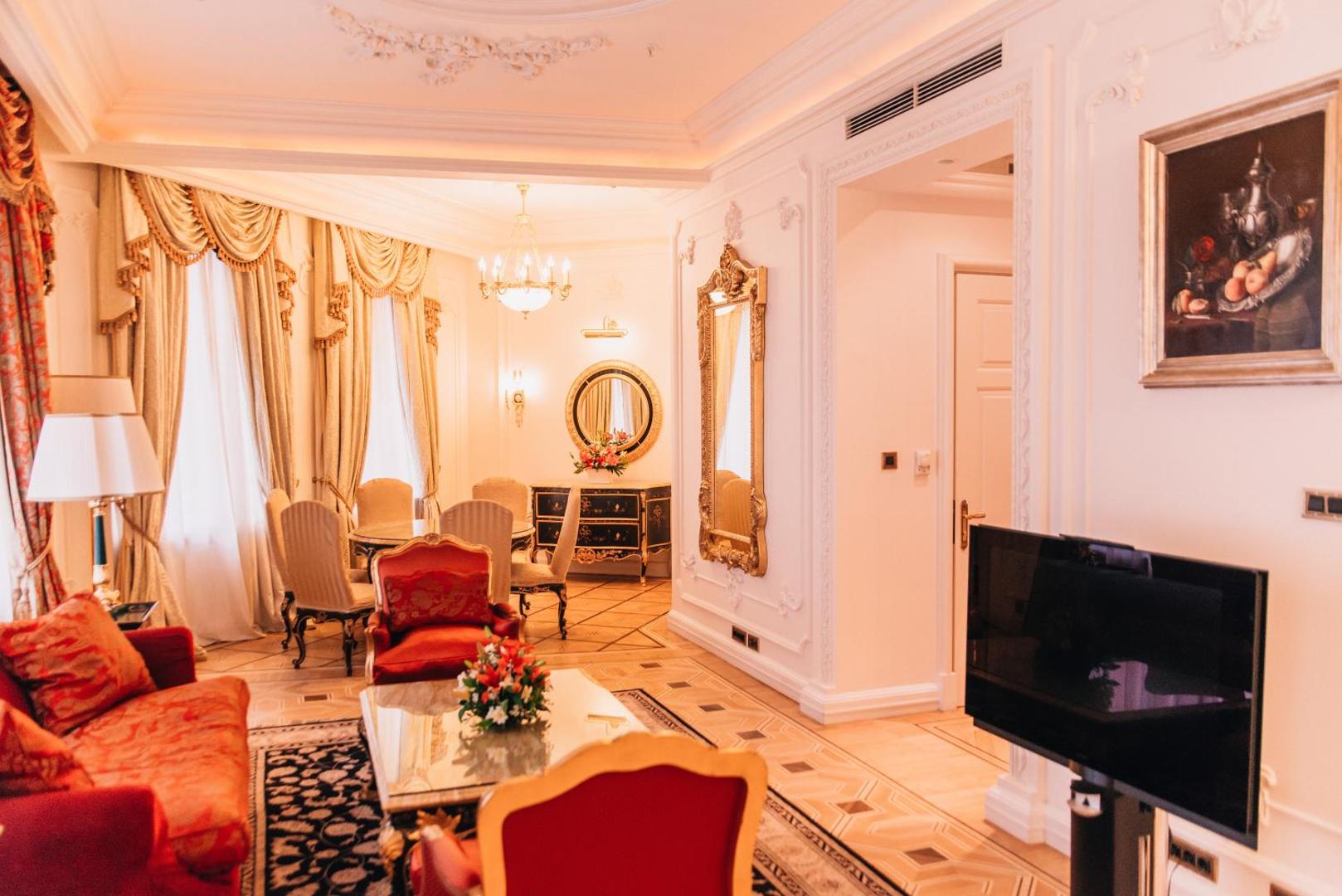 Hotel Savoy
