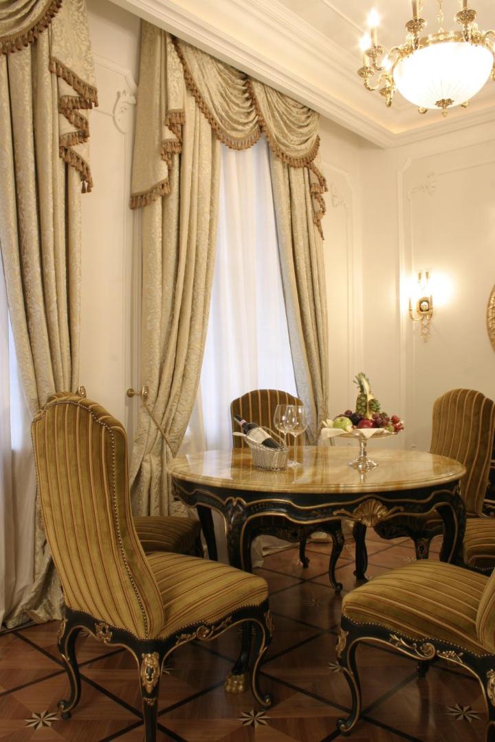 Hotel Savoy