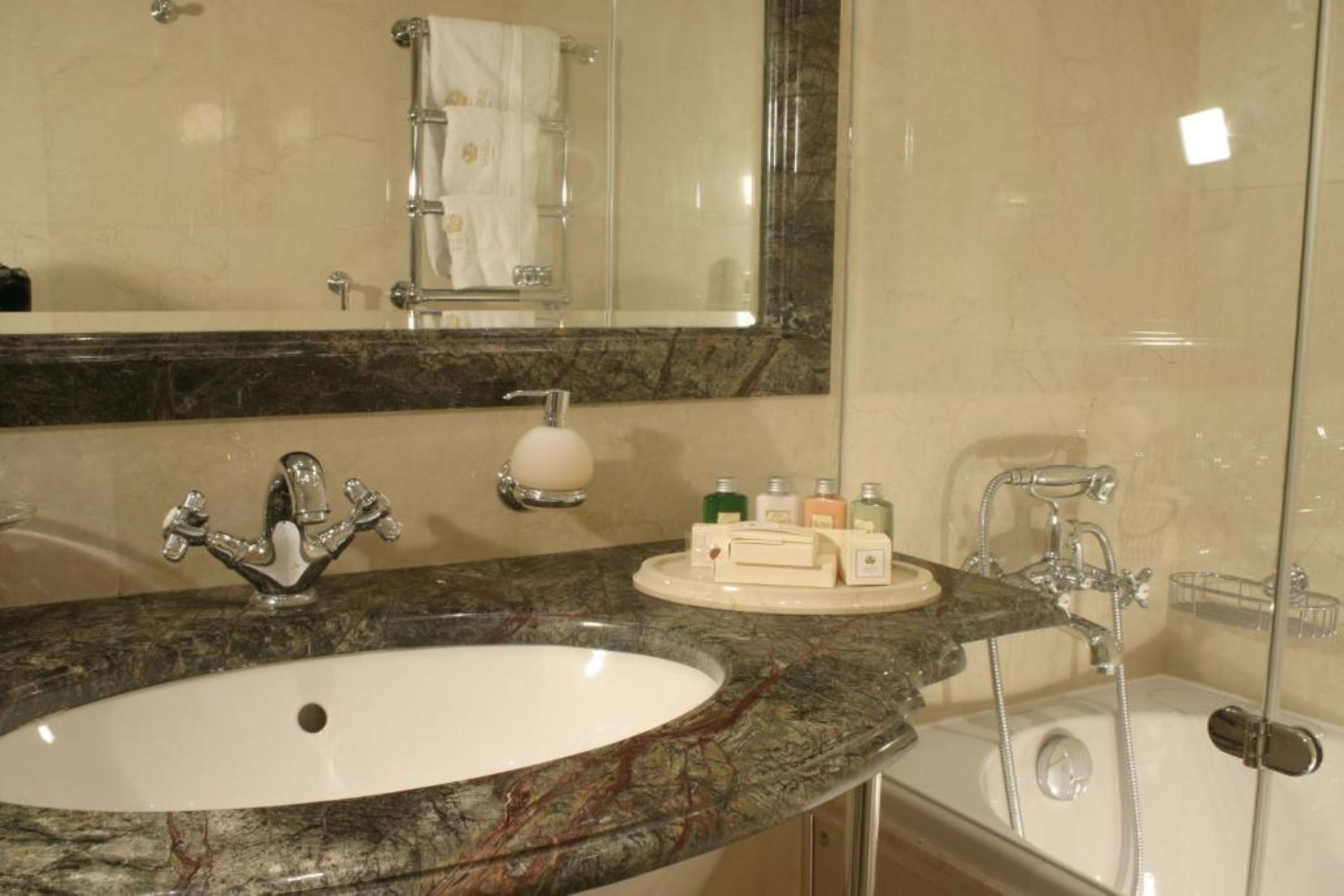 Hotel Savoy