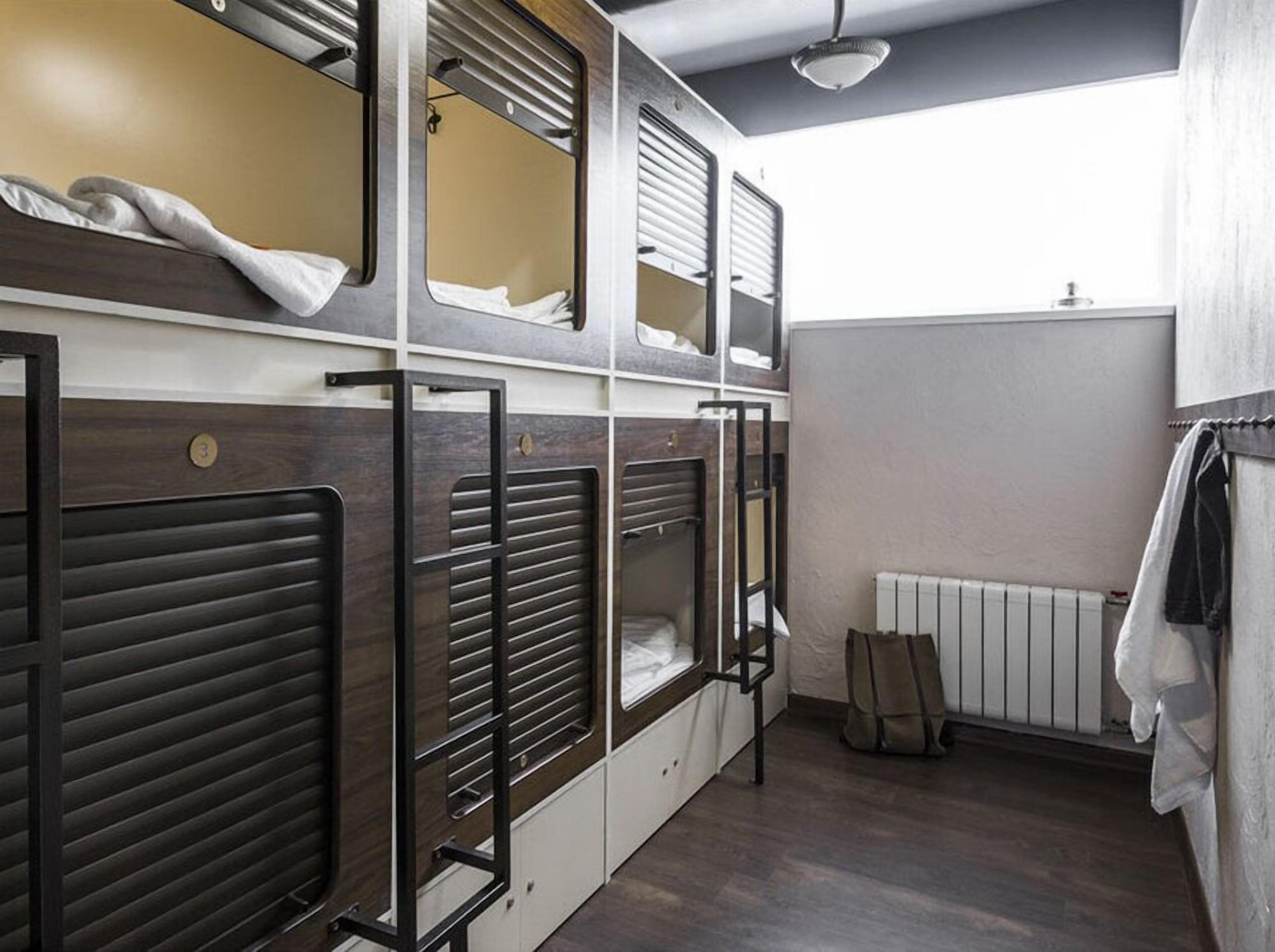 Capsule Hotel InterQUBE Tretyakovskaya