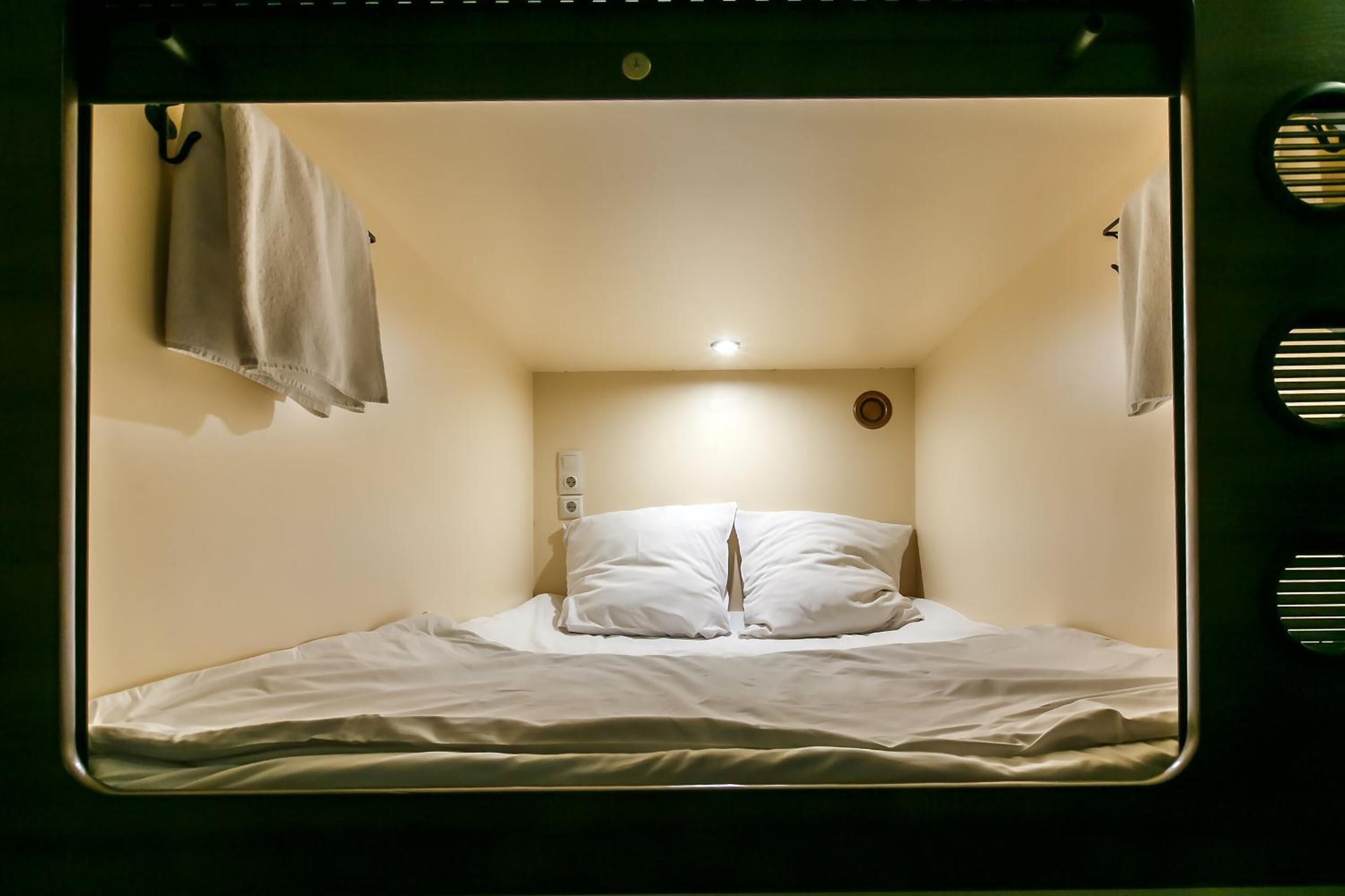 Capsule Hotel InterQUBE Tretyakovskaya