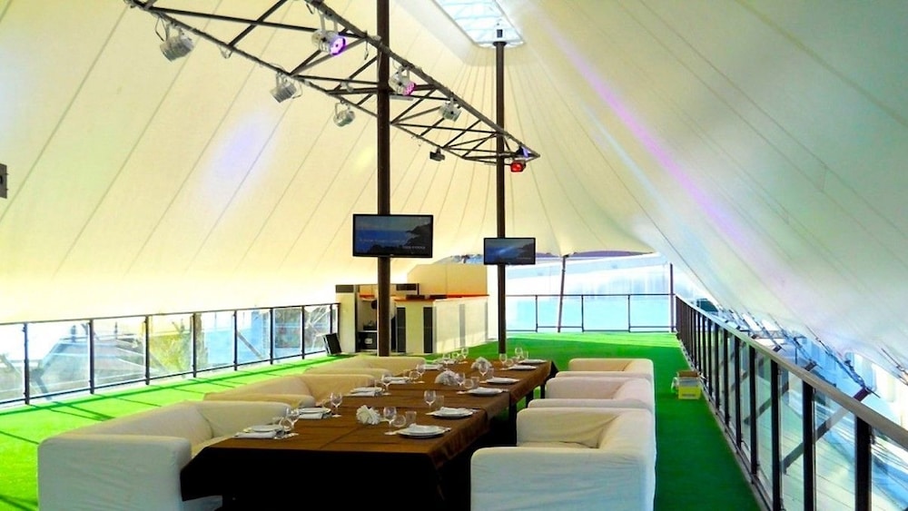 Juna Life Country Club Hotel