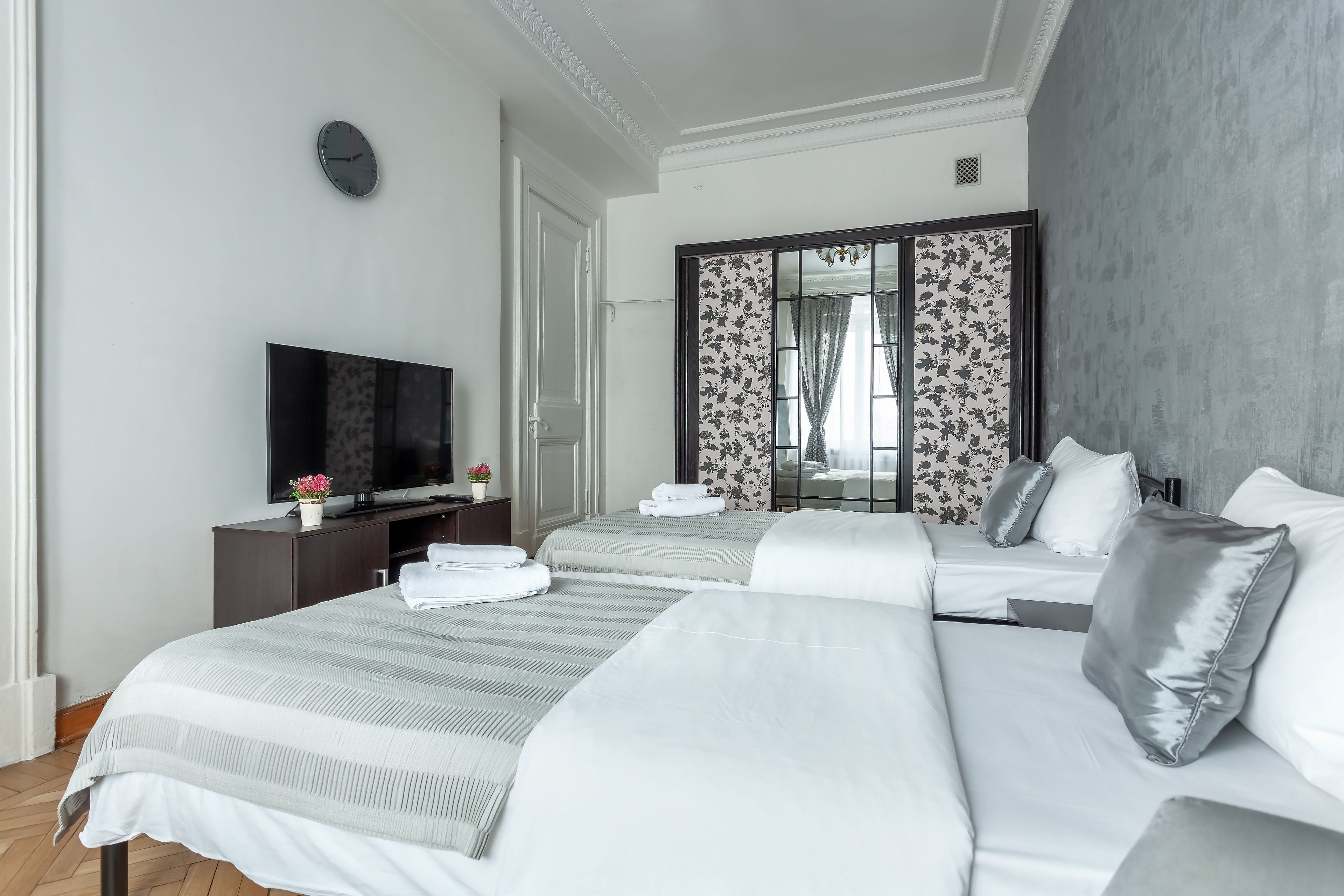 Kotelnicheskaya Royal Tower