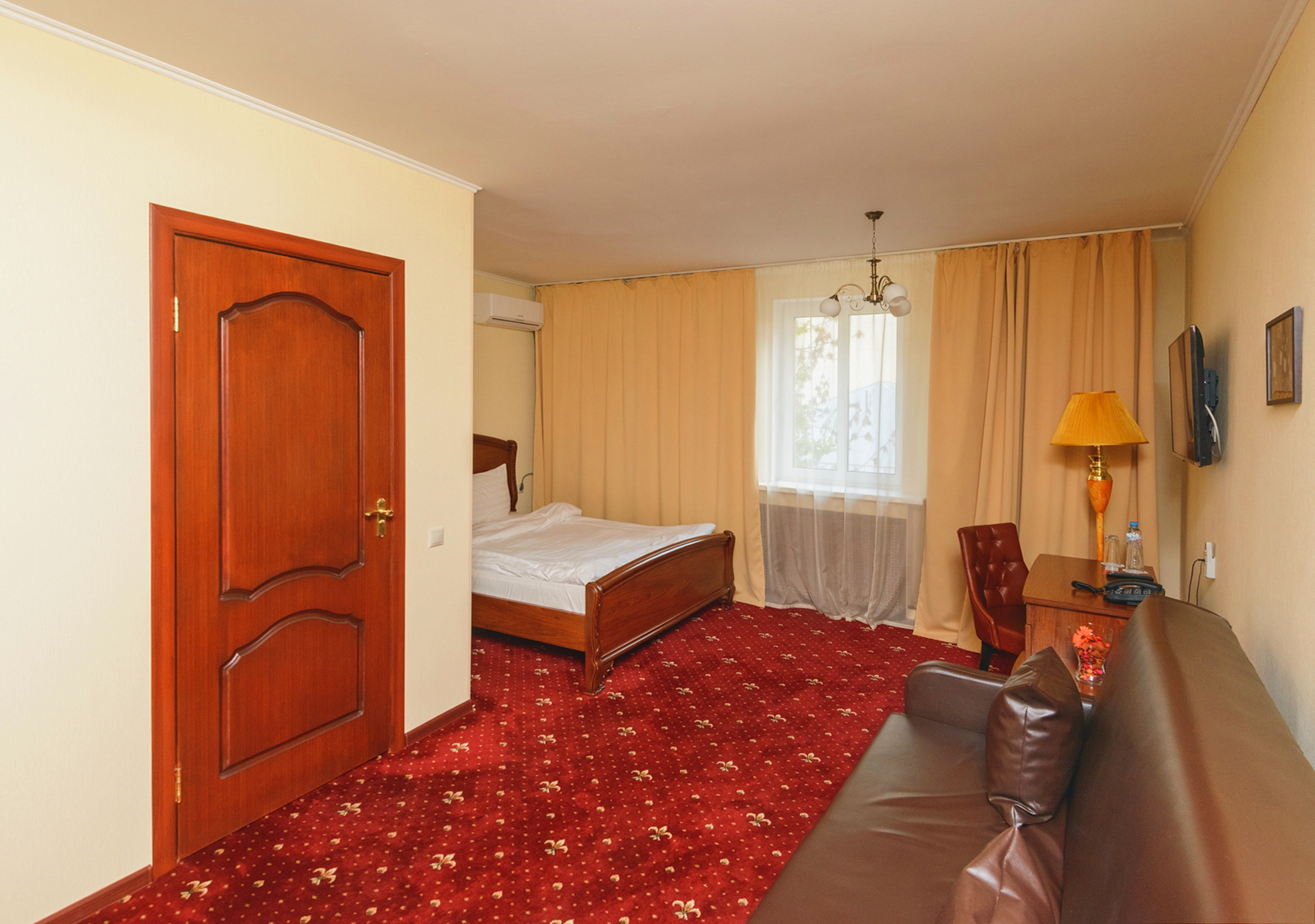 LeonArt Hotel