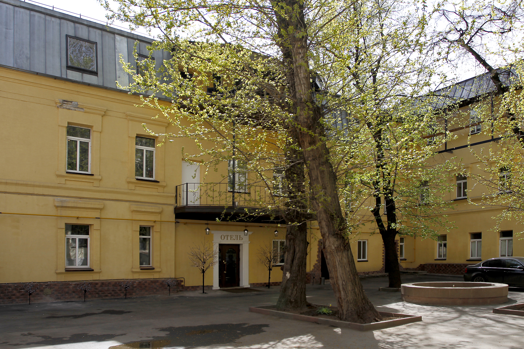 LeonArt Hotel