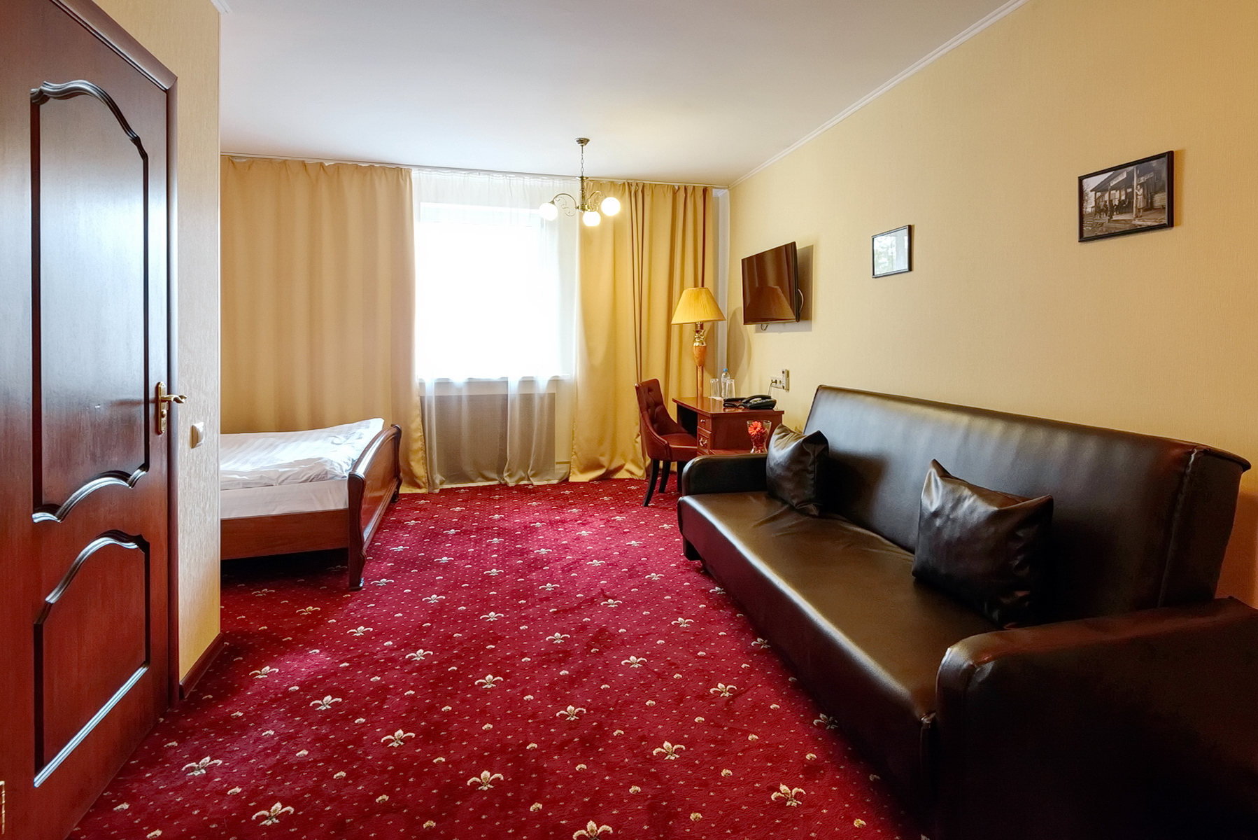 LeonArt Hotel