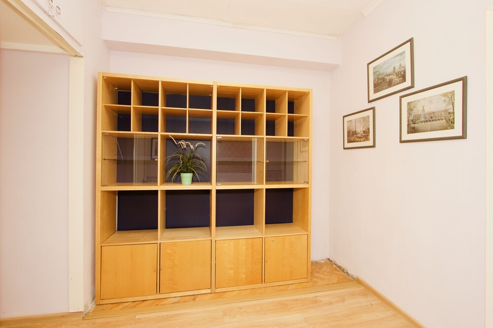 LUXKV Apartment on Nikoloyamskiy