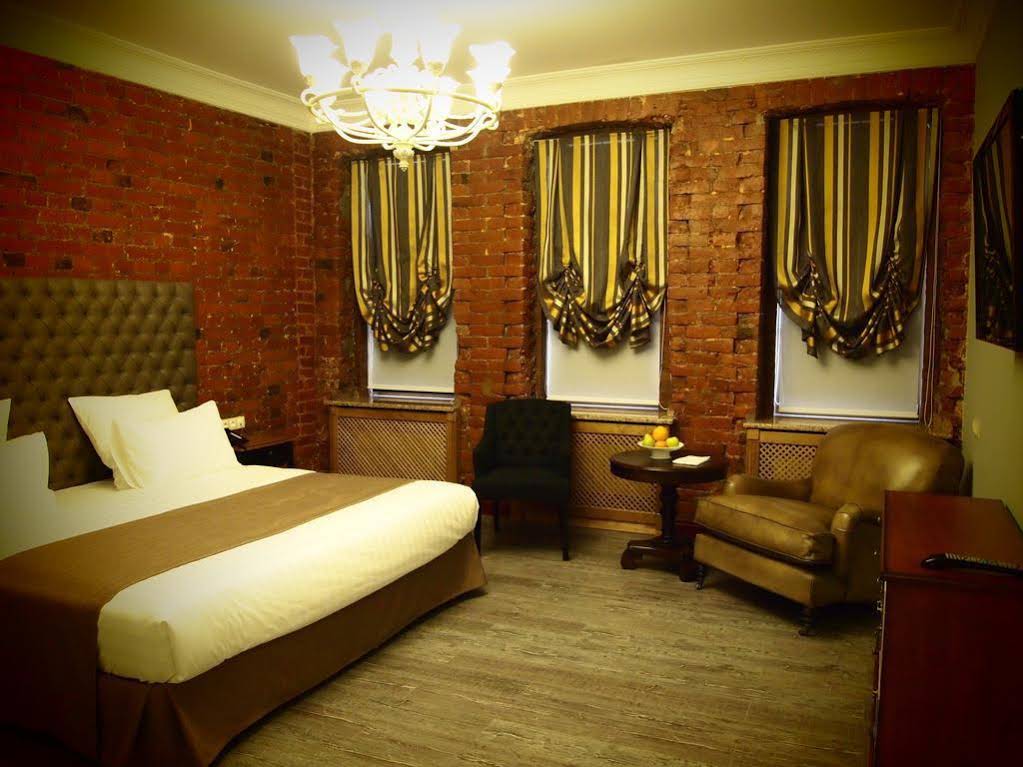 Metropolis Hotel