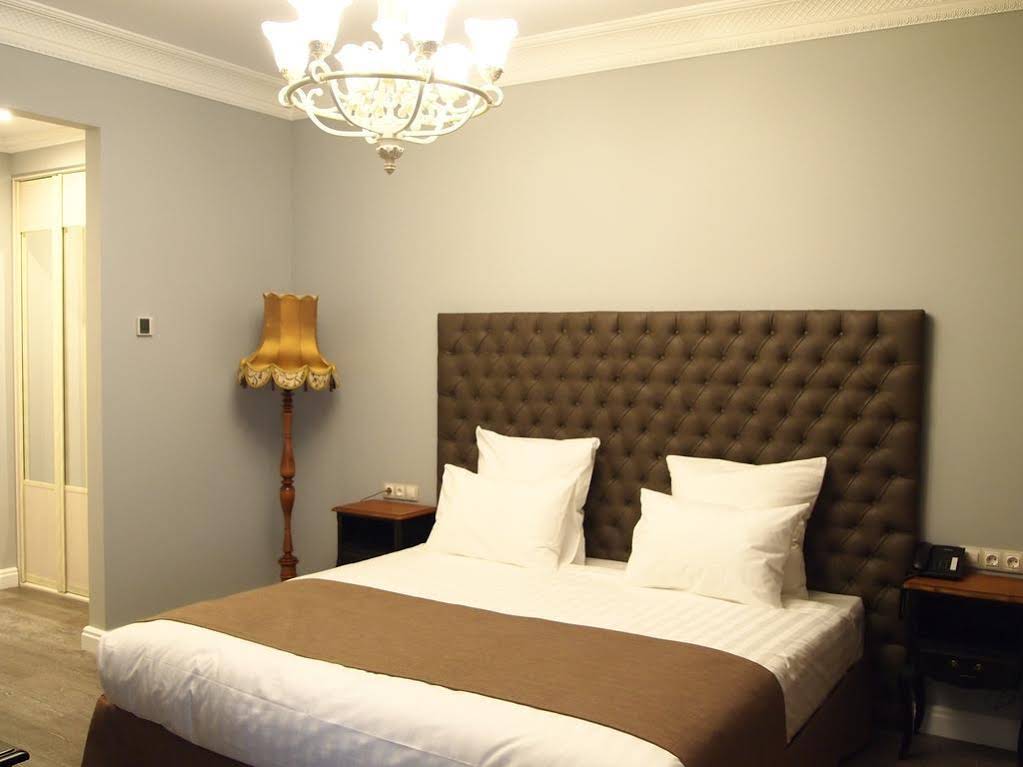 Metropolis Hotel