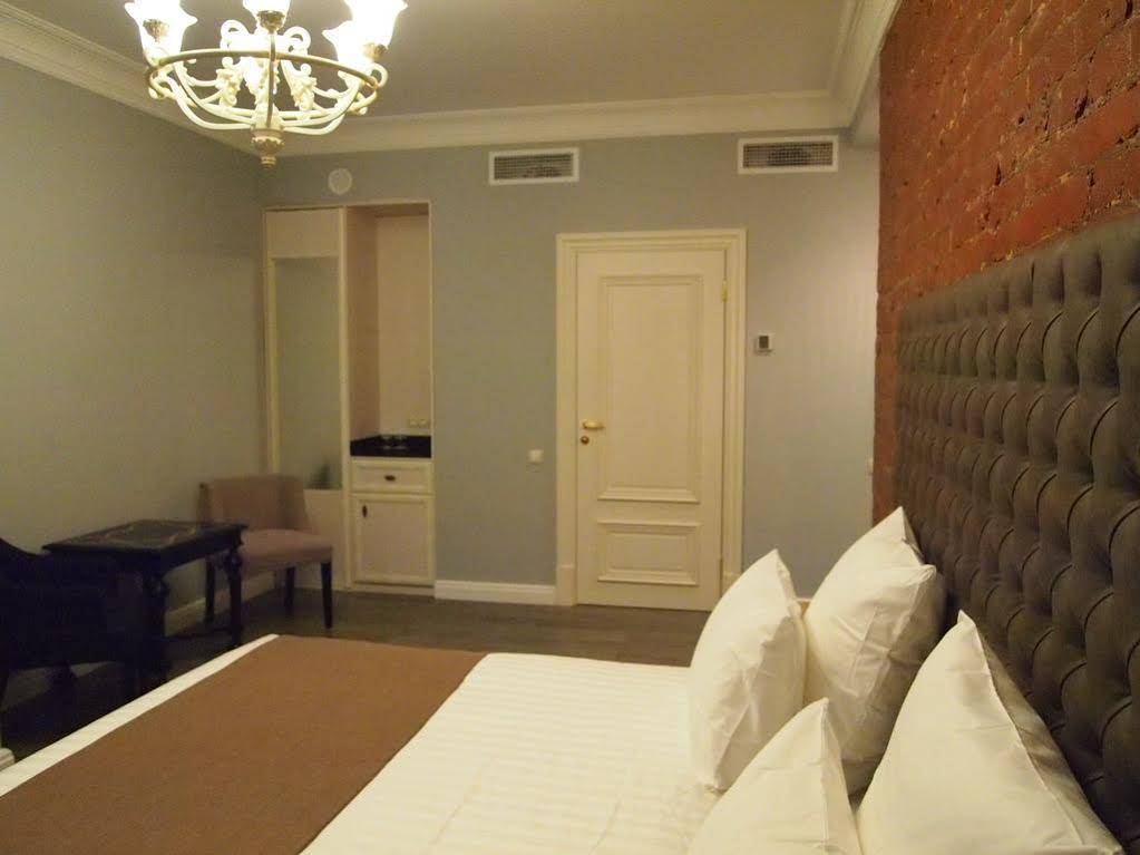 Metropolis Hotel